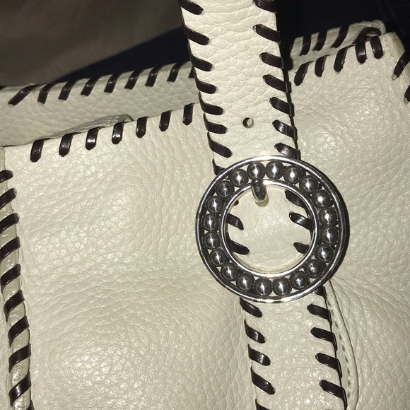 Brighton Handbag - Picture 4 of 15